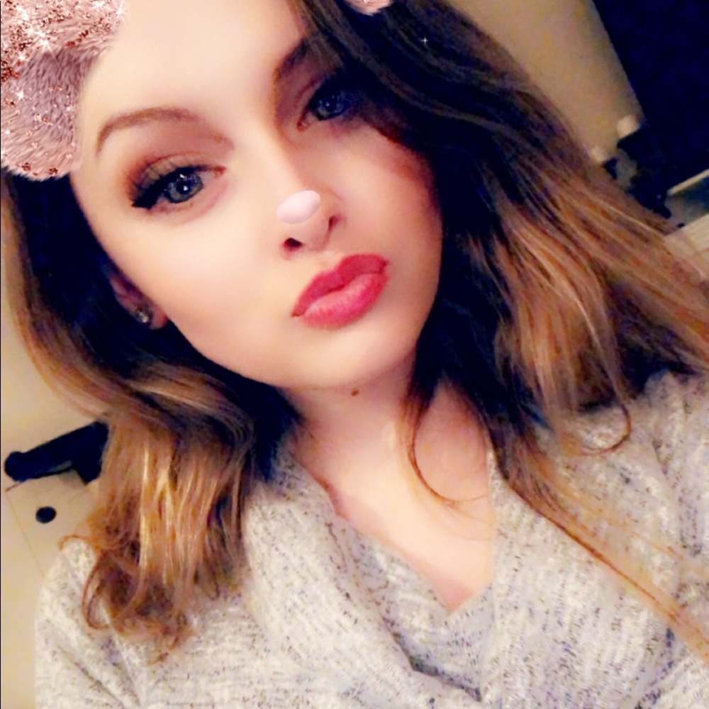Meet your Posher, Courtney